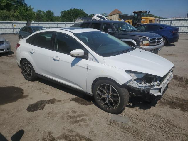 1FADP3H21HL339662 - 2017 FORD FOCUS SEL WHITE photo 4