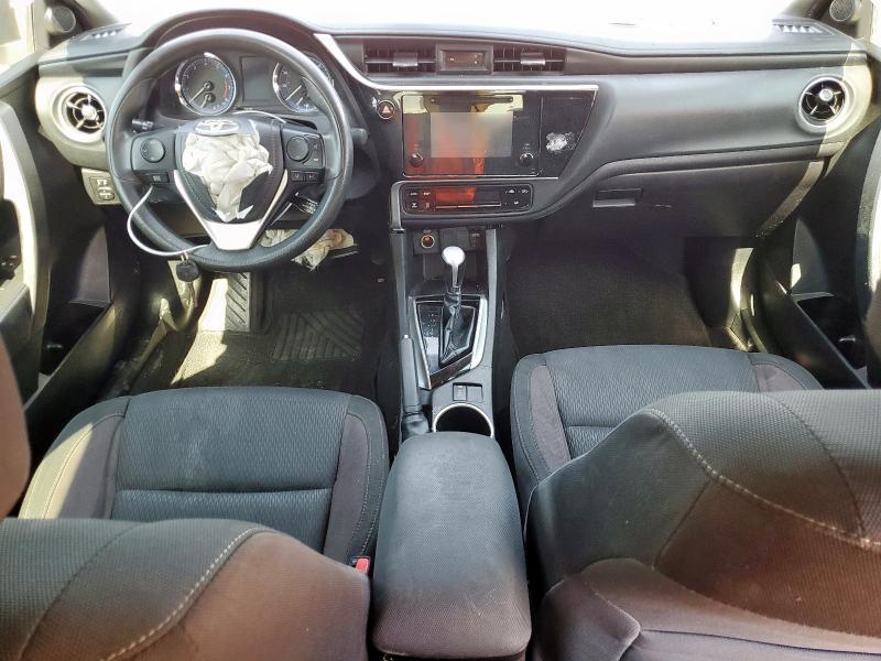 5YFBURHE2JP810609 - 2018 TOYOTA COROLLA L RED photo 8