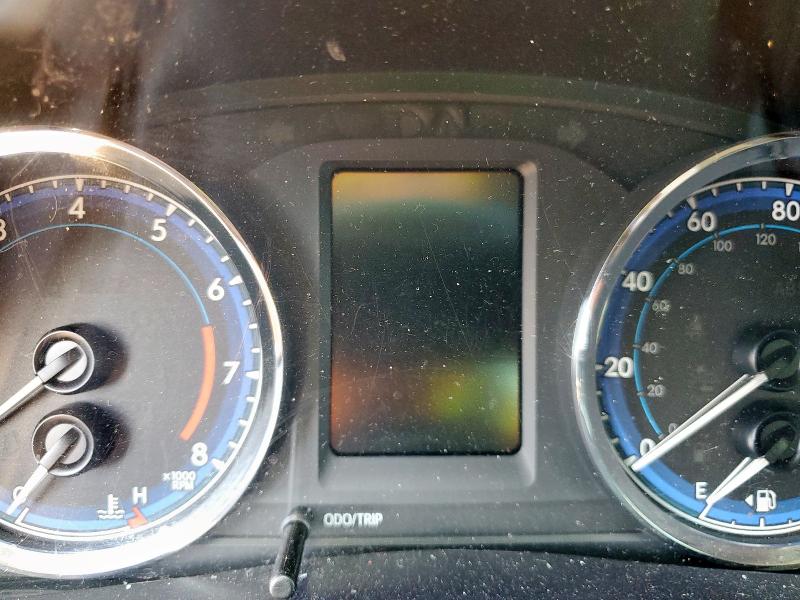 5YFBURHE2JP810609 - 2018 TOYOTA COROLLA L RED photo 9