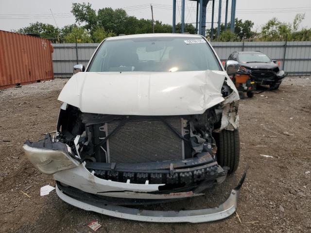 2C4RC1CG1DR782978 - 2013 CHRYSLER TOWN & COU TOURING L WHITE photo 5