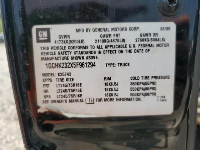 1GCHK232X5F961294 - 2005 CHEVROLET SILVERADO K2500 HEAVY DUTY BLACK photo 12