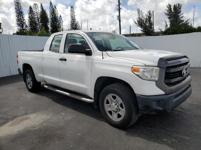 5TFRM5F17HX111530 - 2017 TOYOTA TUNDRA DOUBLE CAB SR/SR5 WHITE photo 4