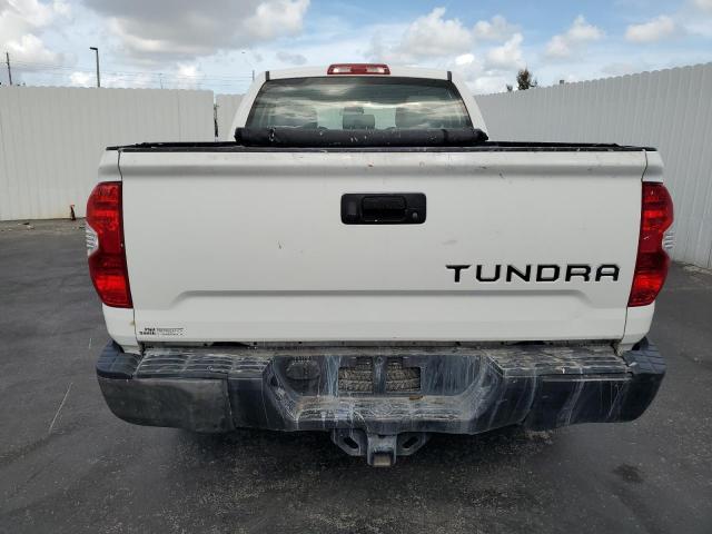 5TFRM5F17HX111530 - 2017 TOYOTA TUNDRA DOUBLE CAB SR/SR5 WHITE photo 6