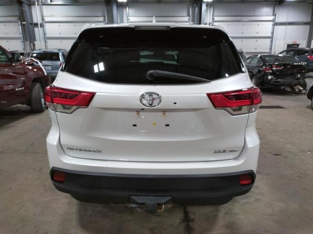 5TDJZRFH0KS570897 - 2019 TOYOTA HIGHLANDER SE WHITE photo 6