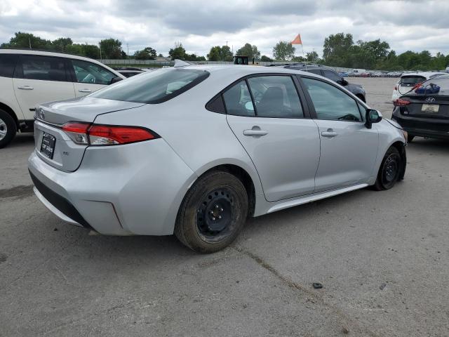 5YFEPMAE2NP311011 - 2022 TOYOTA COROLLA LE Gümüş foto 3