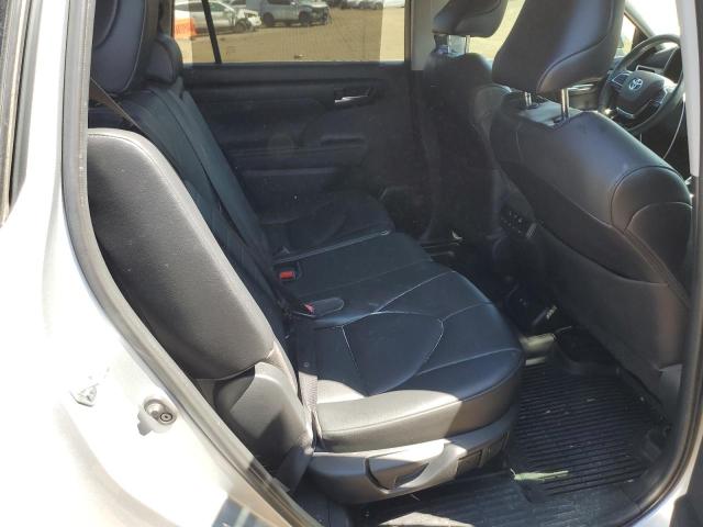5TDHZRBH0MS071489 - 2021 TOYOTA HIGHLANDER XLE SILVER photo 11