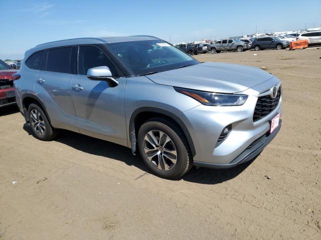 5TDHZRBH0MS071489 - 2021 TOYOTA HIGHLANDER XLE SILVER photo 4