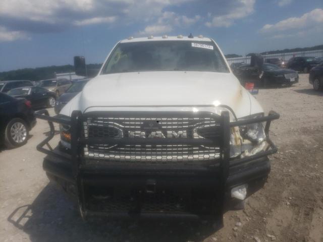 3C6UR5FL3JG232280 - 2018 RAM 2500 LARAMIE WHITE photo 5