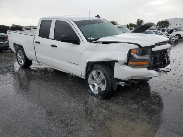 1GCVKPEC2JZ203335 - 2018 CHEVROLET SILVERADO K1500 CUSTOM WHITE photo 4