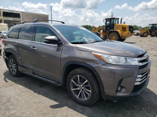 5TDJZRFH1JS537292 - 2018 TOYOTA HIGHLANDER SE GRAY photo 4