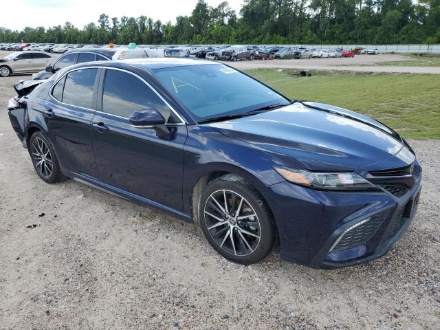 4T1G11AKXNU702128 - 2022 TOYOTA CAMRY SE BLUE photo 4