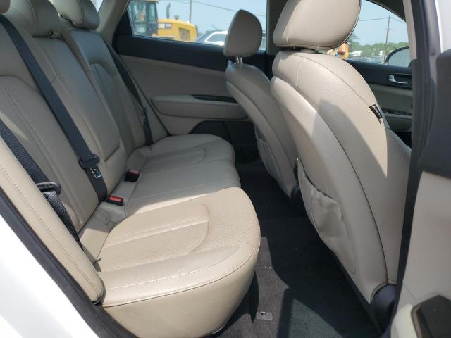 5XXGU4L31JG187359 - 2018 KIA OPTIMA EX WHITE photo 10