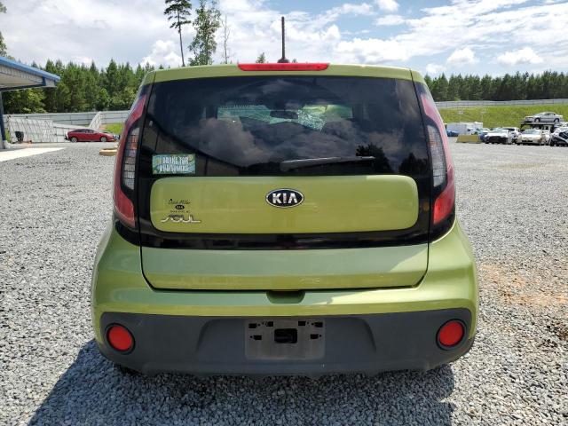 KNDJN2A26H7885082 - 2017 KIA SOUL GREEN photo 6