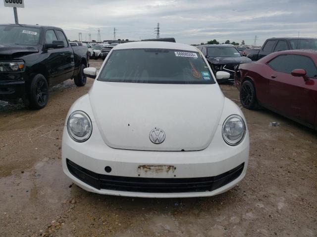 3VWJX7AT6CM619122 - 2012 VOLKSWAGEN BEETLE WHITE photo 5