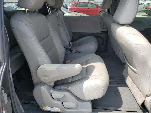 5TDYZ3DC5LS054345 - 2020 TOYT SIENNA XLE GRAY photo 11