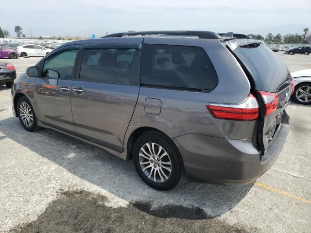 5TDYZ3DC5LS054345 - 2020 TOYT SIENNA XLE GRAY photo 2