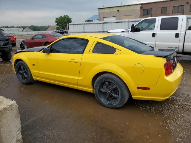 1ZVFT82H365226951 - 2006 FORD MUSTANG GT YELLOW photo 2