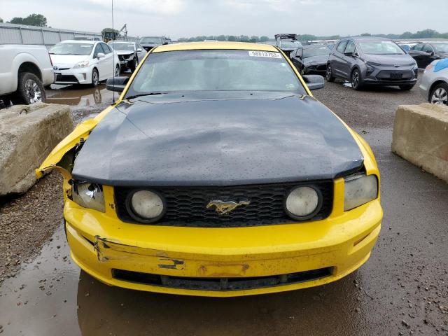1ZVFT82H365226951 - 2006 FORD MUSTANG GT YELLOW photo 5