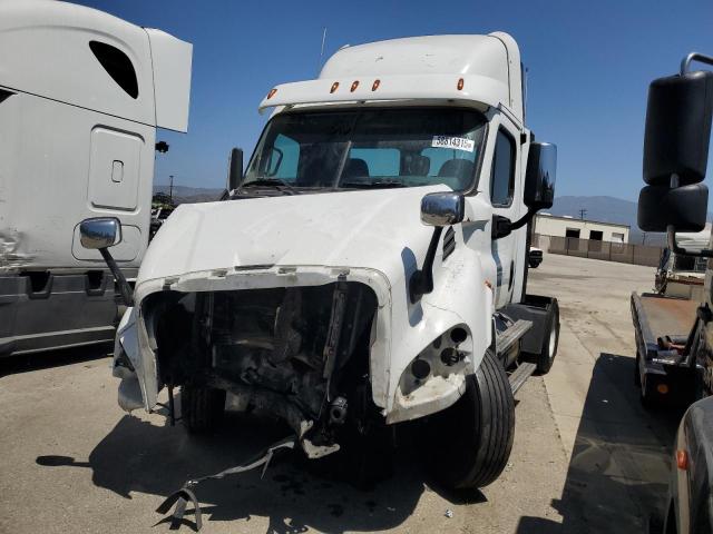 1FUBGBDVXJLJL8434 - 2018 FREIGHTLINER CASCADIA 1 Beyaz fotoğraf 2