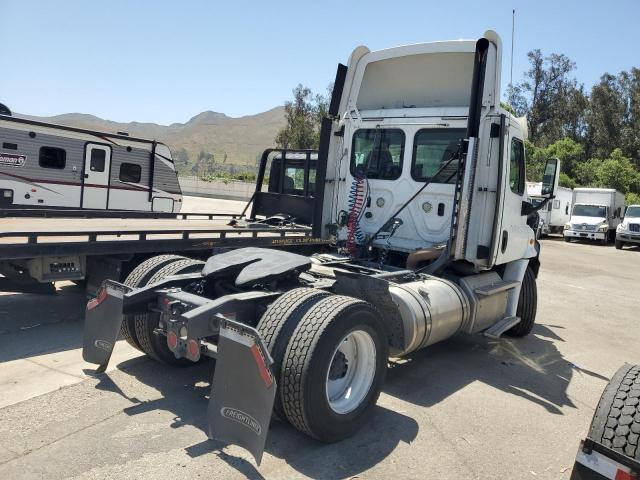 1FUBGBDVXJLJL8434 - 2018 FREIGHTLINER CASCADIA 1 Beyaz fotoğraf 4