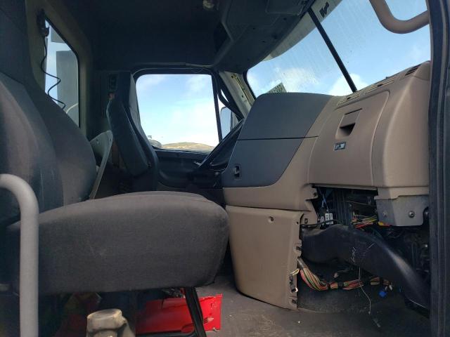 1FUBGBDVXJLJL8434 - 2018 FREIGHTLINER CASCADIA 1 Beyaz fotoğraf 5