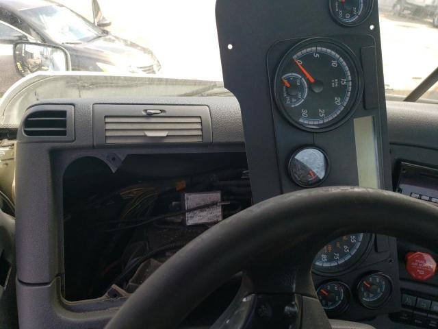 1FUBGBDVXJLJL8434 - 2018 FREIGHTLINER CASCADIA 1 Beyaz fotoğraf 8