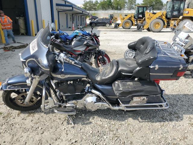 1HD1FCW113Y613513 - 2003 HARLEY-DAVIDSON FLHTCUI 蓝色 照片 3