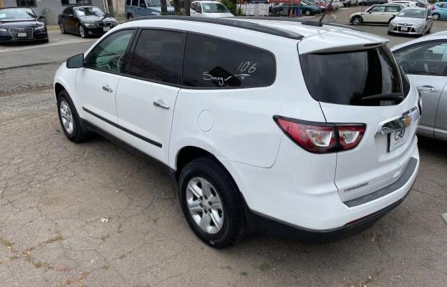 1GNKRFED7HJ303576 - 2017 CHEVROLET TRAVERSE LS WHITE photo 3