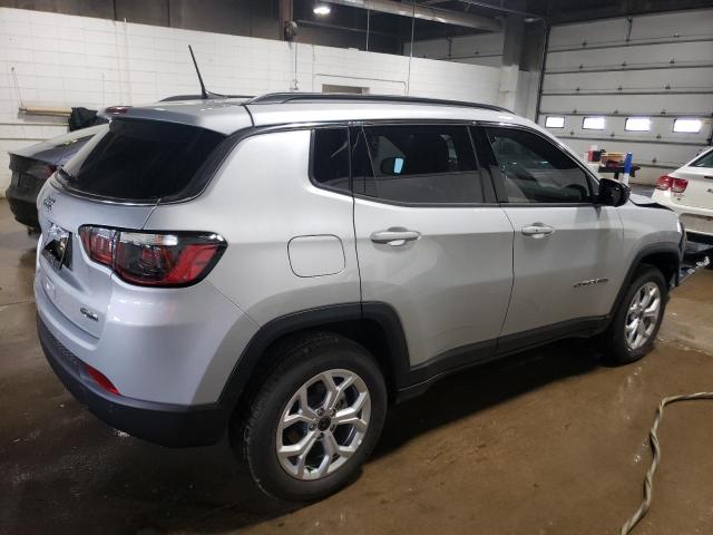 3C4NJDBN2ST539230 - 2025 JEEP COMPASS LATITUDE SILVER photo 3