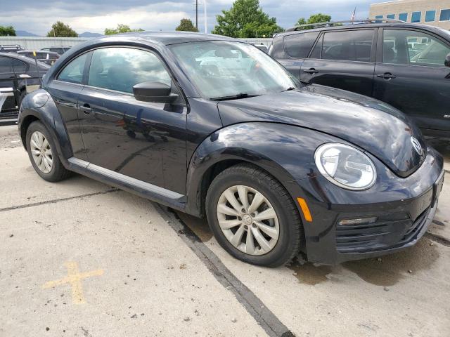 3VWFD7AT2JM721139 - 2018 VOLKSWAGEN BEETLE S BLACK photo 4