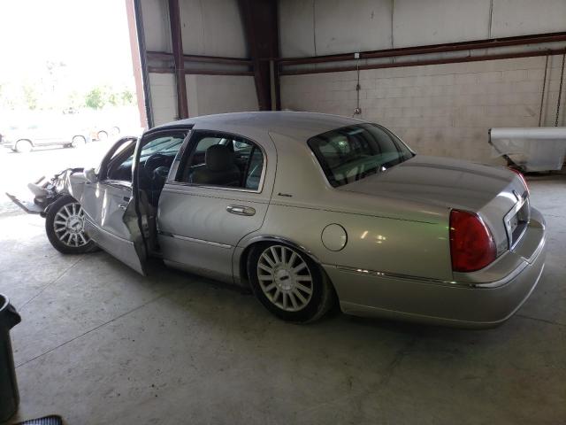 1LNHM81W53Y625682 - 2003 LINCOLN TOWN CAR EXECUTIVE GRAY photo 2