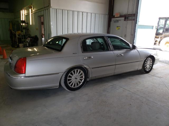 1LNHM81W53Y625682 - 2003 LINCOLN TOWN CAR EXECUTIVE GRAY photo 3