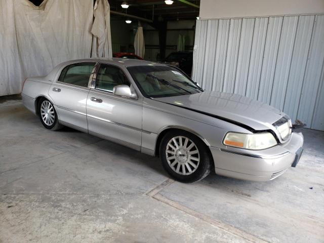 1LNHM81W53Y625682 - 2003 LINCOLN TOWN CAR EXECUTIVE GRAY photo 4