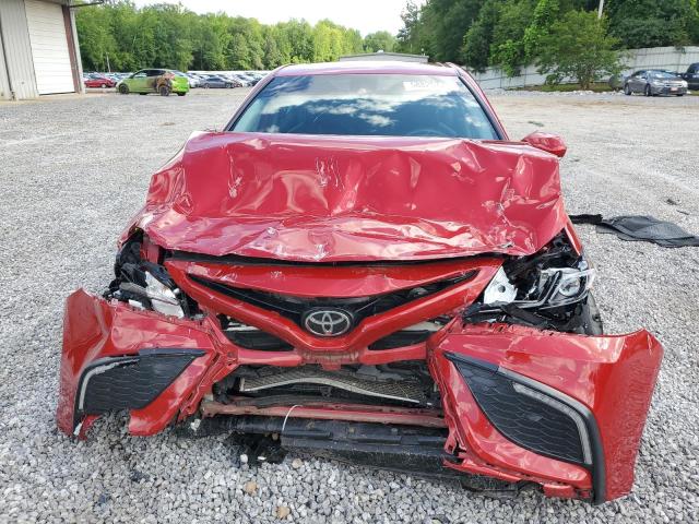 4T1T11AK9PU172199 - 2023 TOYOTA CAMRY SE NIGHT SHADE RED photo 5