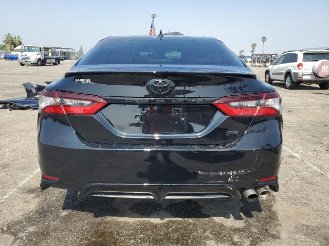 4T1G11AK8MU569478 - 2021 TOYOTA CAMRY SE BLACK photo 6