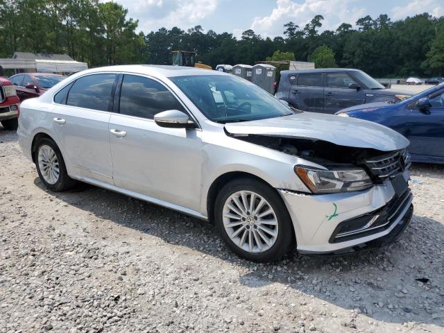 1VWBS7A33GC020978 - 2016 VOLKSWAGEN PASSAT SE SILVER photo 4