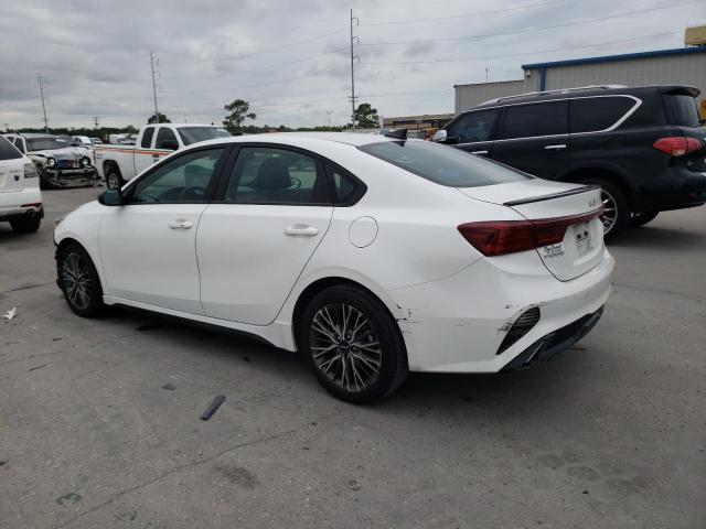 3KPF54AD7NE430563 - 2022 KIA FORTE GT LINE WHITE photo 2