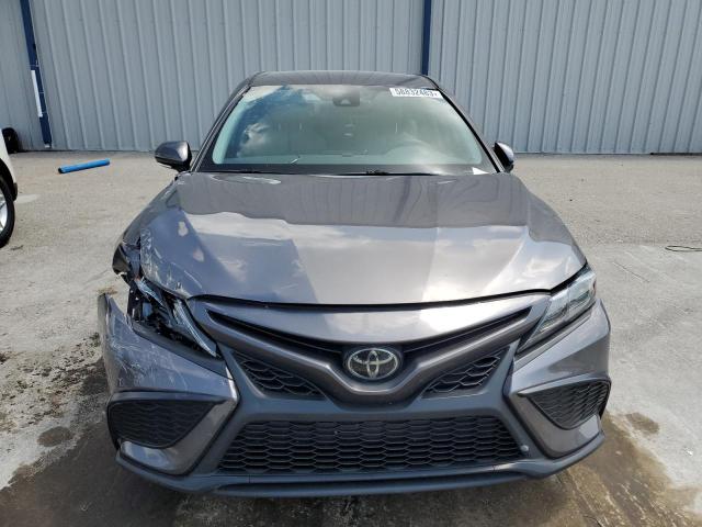 4T1G11AK9PU095593 - 2023 TOYOTA CAMRY SE NIGHT SHADE GRAY photo 5