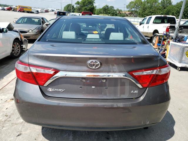 4T1BF1FK8HU311696 - 2017 TOYOTA CAMRY LE GRAY photo 6