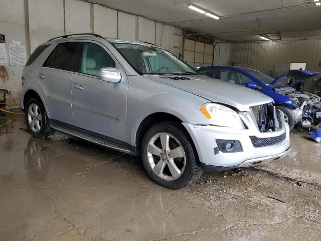 4JGBB8GB8AA532418 - 2010 MERCEDES-BENZ ML 350 4MATIC SILVER photo 4