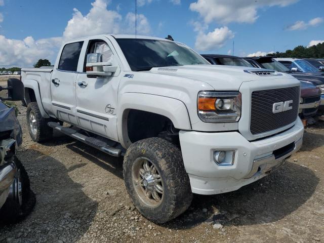 1GT12TEY9JF118318 - 2018 GMC SIERRA K2500 SLT WHITE photo 1