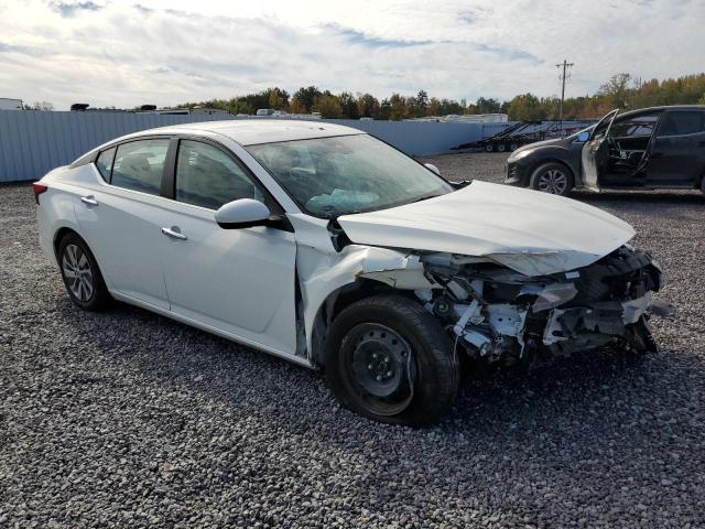 1N4BL4BV8NN328458 - 2022 NISSAN ALTIMA S WHITE photo 4