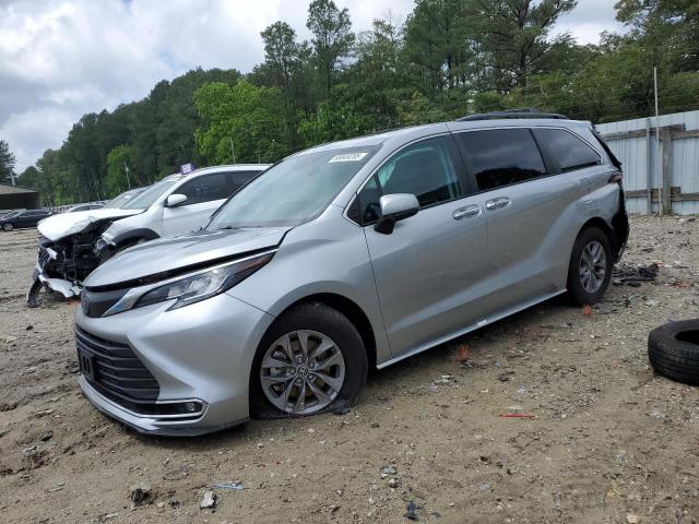 2022 TOYOTA SIENNA XLE, 