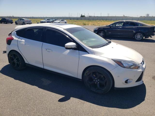 1FADP3N22DL104489 - 2013 FORD FOCUS TITANIUM WHITE photo 4