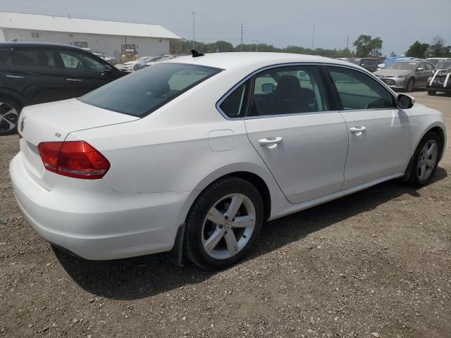 1VWBH7A37DC092132 - 2013 VOLKSWAGEN PASSAT SE WHITE photo 3