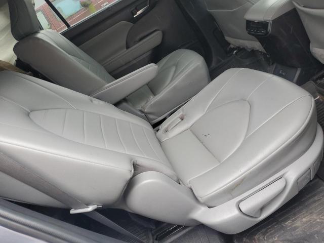 5TDHZRBH8NS257282 - 2022 TOYOTA HIGHLANDER XLE BLUE photo 11