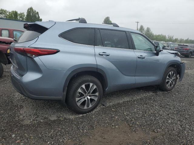 5TDHZRBH8NS257282 - 2022 TOYOTA HIGHLANDER XLE BLUE photo 3