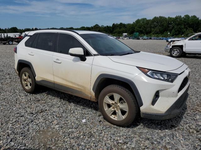 2T3P1RFV2KW021935 - 2019 TOYOTA RAV4 XLE WHITE photo 4