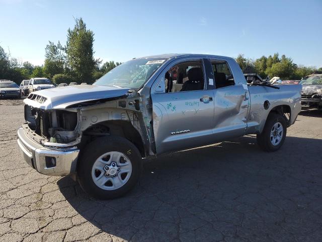 5TFUM5F14JX077370 - 2018 TOYOTA TUNDRA DOUBLE CAB SR/SR5 SILVER photo 1