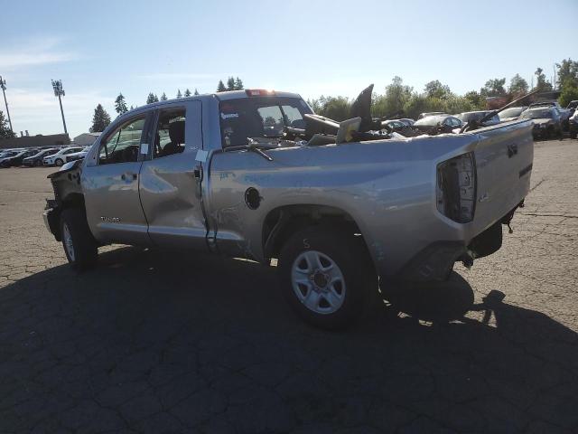 5TFUM5F14JX077370 - 2018 TOYOTA TUNDRA DOUBLE CAB SR/SR5 SILVER photo 2